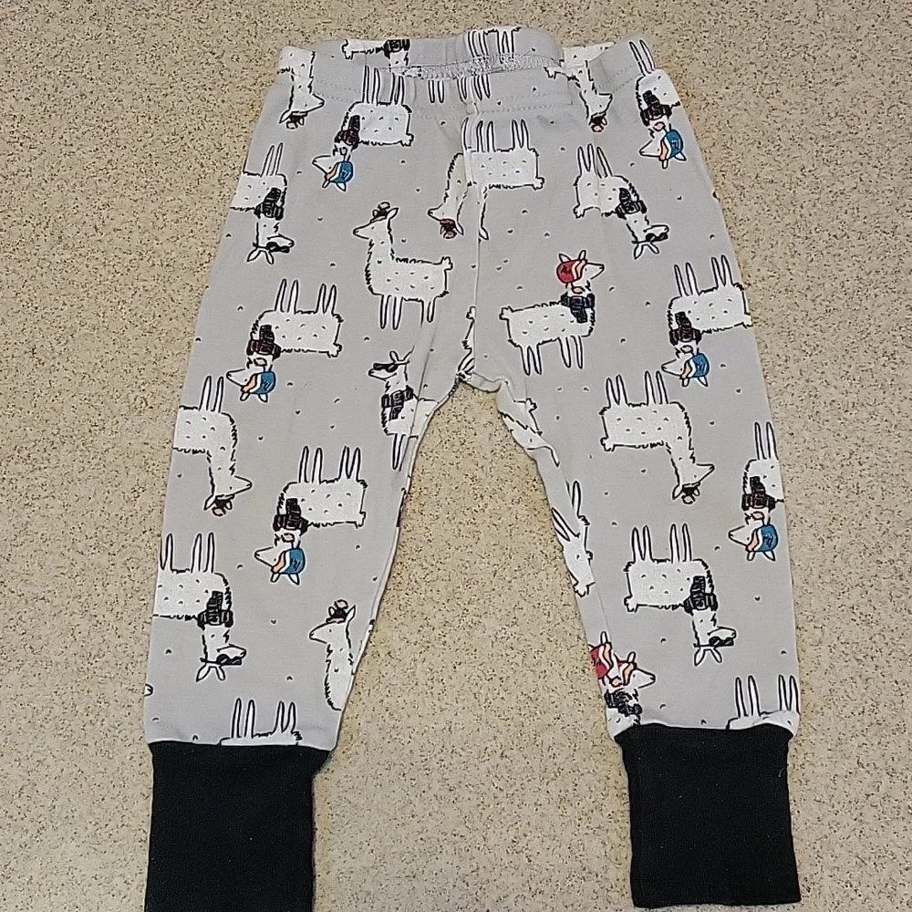 OshKosh B'gosh Pajama 2 Pc Set Gray With Llamas Size 12 Months